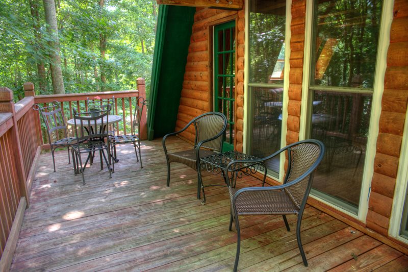 Beautiful 2 Bdr Vacation Cabin in Wine Country Helen, GA