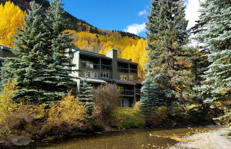 Riverside C03 Deluxe Downtown Telluride Condo Latitude 38