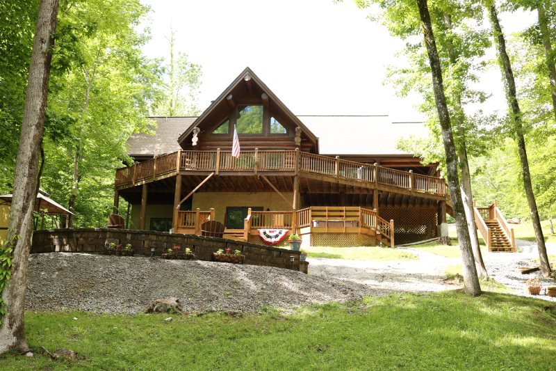 Heaven Sent Is Lakefront Cabin Rental W Hot Tub Game Room