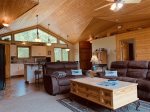 Murphy`s - Living Room with View to Back Yard