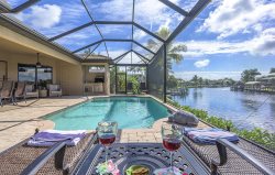 Bellevue -Gulf Access Pool Home with Tiki Hut & Dock  