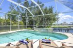 Surfside - Vacation Home Cape Coral with Bikes and Kayak