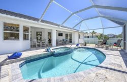 Blue Fish - Cozy vacation rental in Cape Coral