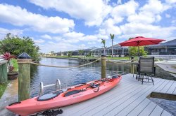 Flamingo House - with  Boat dock & Kayak & Fenced in Yard