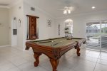 Laguana Offers a Pool Table for Entertainment