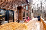 Back Deck w/ Hot Tub & Gas Grill 