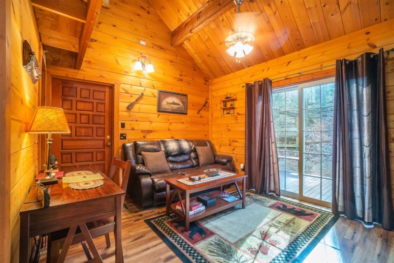 Mountain Escapes 1 Bdr Helen GA Romantic Cabin Rental sleeps 2