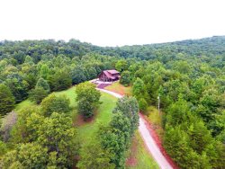 Outback Lodge - Luxuriously Rustic and Secluded Cabin Rental with Gorgeous Fire Pit and Incredible Mountain Views