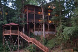 Helen River Haus - A luxury vacation rental cabin in Helen Georgia on the Chattahoochee River
