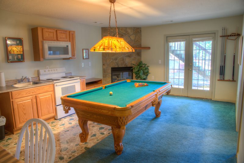 Spacious Cabin Rental in Helen sleeps 20 Innsbruck Golf Resort