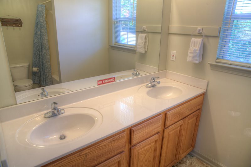 Spacious Cabin Rental in Helen sleeps 20 Innsbruck Golf Resort