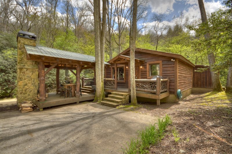 Hothouse Hideaway Creek Front Cabin Rental Near Blue Ridge Ga - 