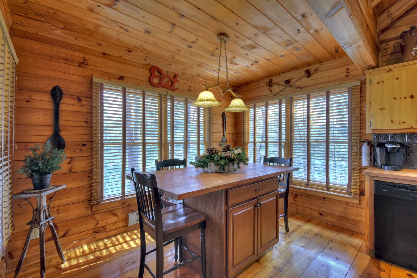 Anglers Rest Pet Friendly Cabin by Southern Comfort Cabin Rentals