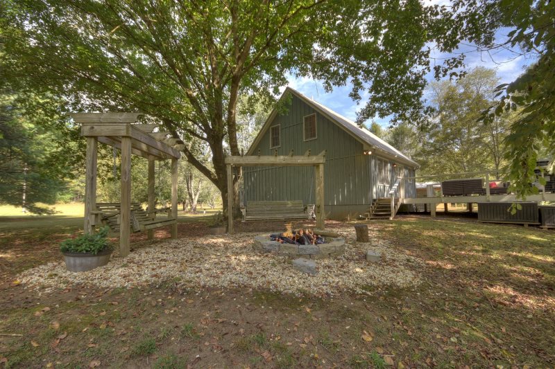 Sipping Rise North GA Cabin Rental on Fightingtown Creek