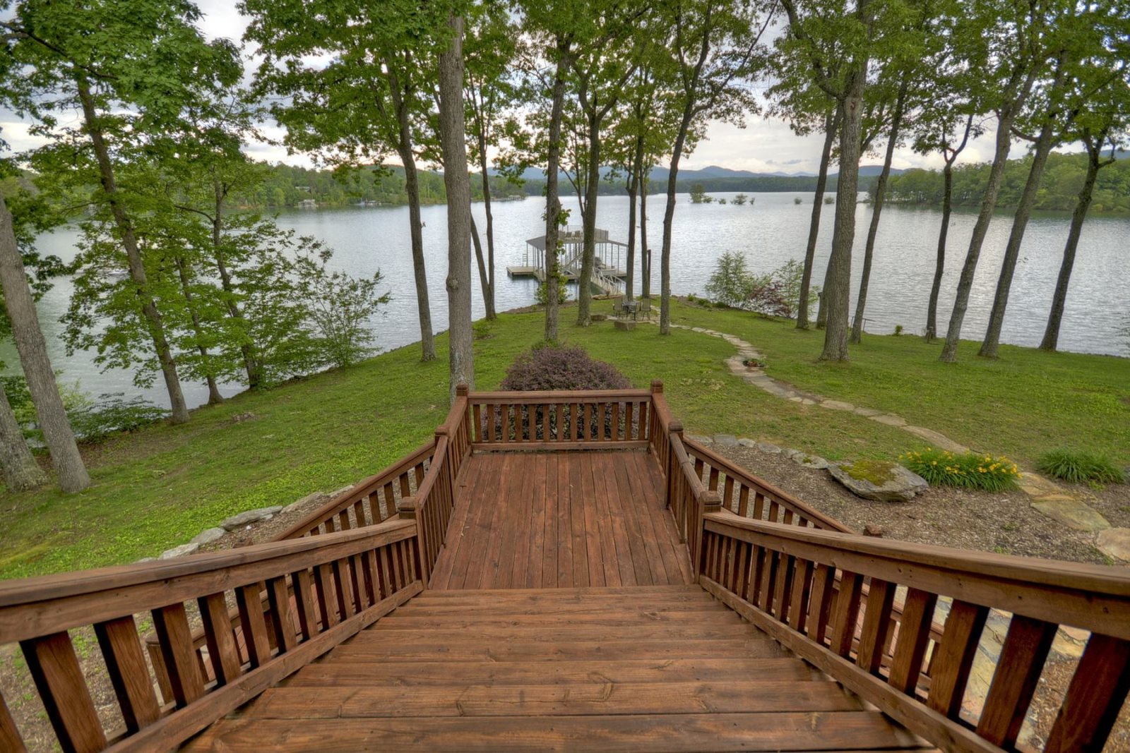 Blue Ridge Lake Retreat Vacation Rental on Lake Blue Ridge