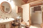Bear Butte Gulch Lodge  with shower in the bathroom..