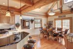 Antler Lodge - Kitchen and dining area with breakfast bar. 