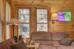 Black Bear Lodge additional sitting area . 