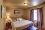 Big Bear Lodge bedroom with queen.