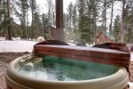 Whiskey Mountain Lodge- Hot tub, hockey table, and Wi-Fi