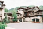 Manor Vail entrance with valet parking