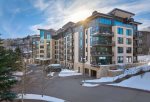 Parking and Ski Valet On Site