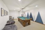 Private billiards table
