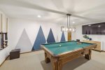 Private billiards table