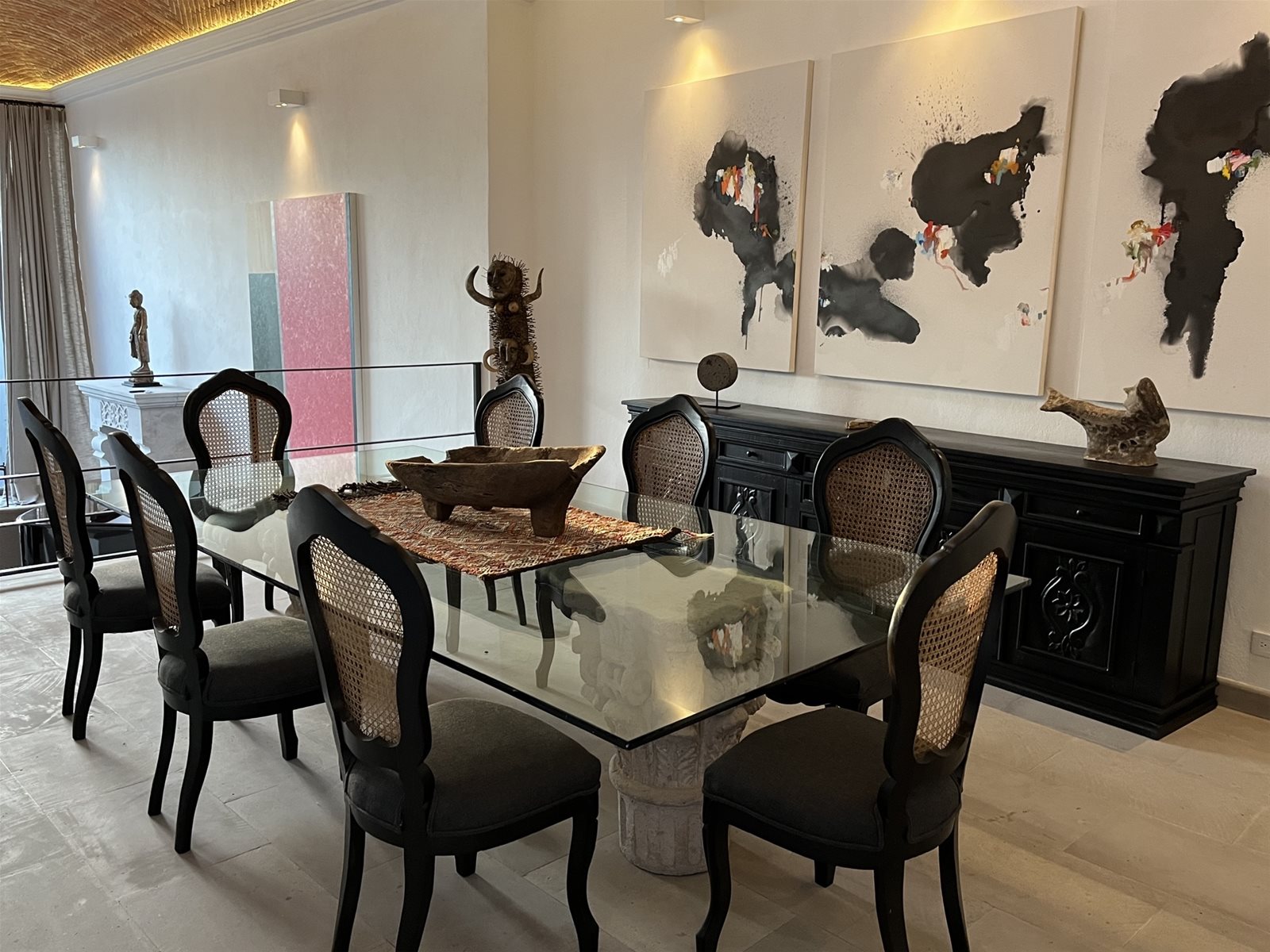 Dining That Connects To Living Room