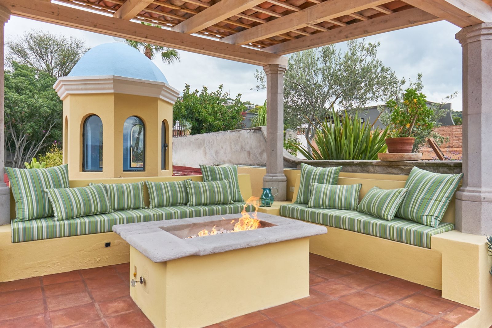 Rooftop terrace third floor with Firepit