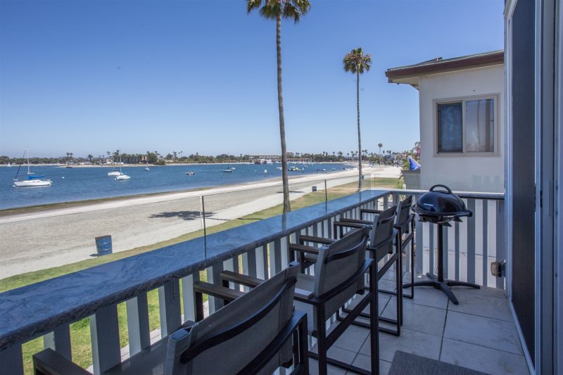 Mission Beach Vacation Condo Rental in San Diego Bob`s Bay Front
