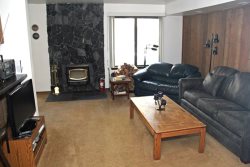 Sunshine Village Mammoth Lakes Condo #159 / Wifi Internet Access / Centrally Located in Town, Near Eagle Lodge Shuttle Stop and The Sierra Star Golf Course 