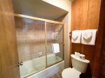 Mammoth Condo Rental Arrowhead 4: Primary Downstairs Bathroom Shower/Tub Combo