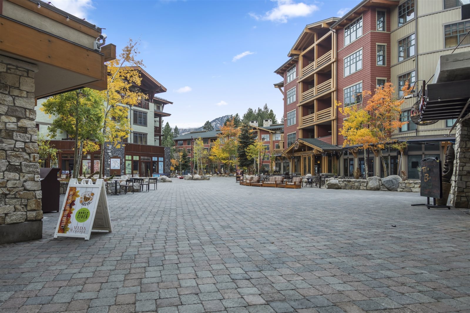 The Village, White Mountain Lodge, Walk to Restaurants, Walk to Gondola