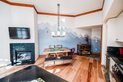 Amazing 2 BR, 2 BA ski in/out condo in Lodge at Spruce Peak