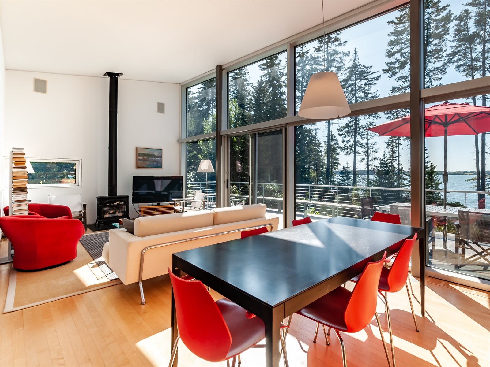 Glass House On the Water in Maine Vacation Rental Property