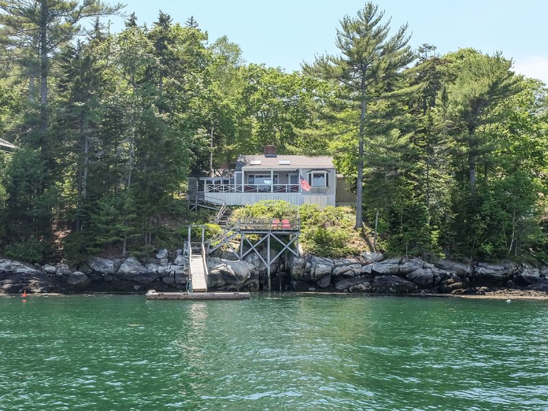 Pine Cliff Cottage Compound On the Water in Maine Vacation Rental Property
