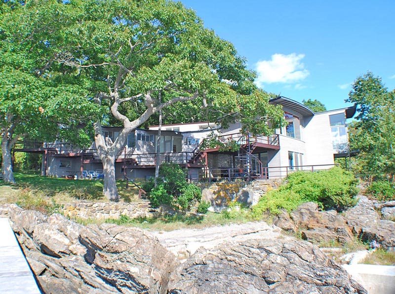 On The Rocks On the Water In Maine Vacation Rental Property