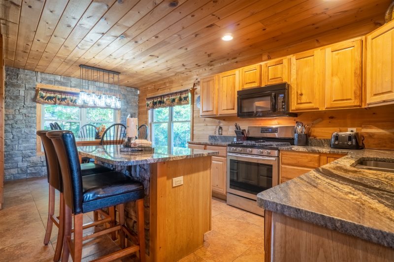 Lazy Bear Lodge | Mountain View Vacation Rentals | Cabin Rentals of Helen