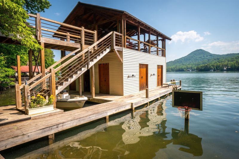 The Treehouse at Lake Burton Lake Burton Rentals Cabin Rentals of Helen