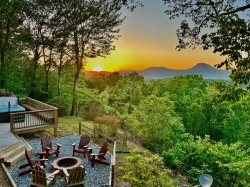 Overlook on Dean Mountain - Epic mountaintop retreat with panoramic mountain views, hot tub, and a pool!