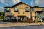 On Mainstreet at Tuscany Villas - Cozy multi-level townhome with hot tub walking distance to everything in downtown Helen!