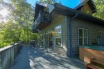 Cozy Bear Cabin - Restored family retreat with hot tub & game room minutes away from downtown Helen
