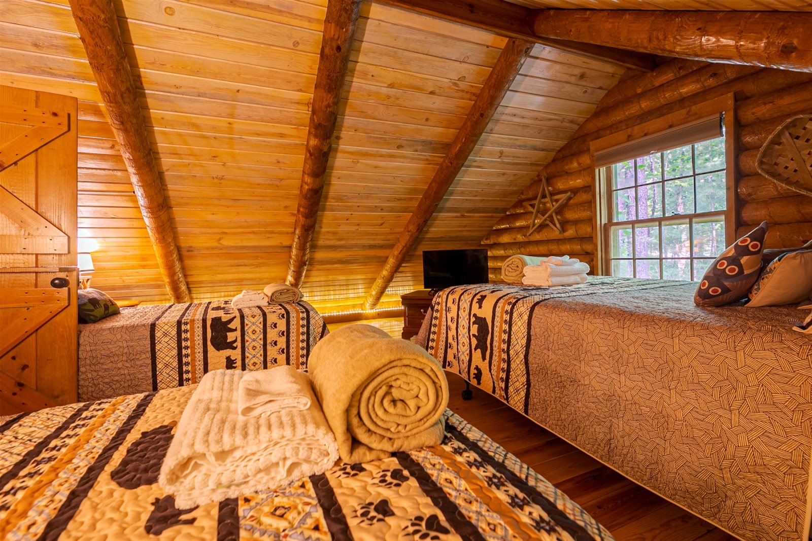 Crooked Creek Cabin Waterfront Vacation Rentals Cabin Rentals of Helen