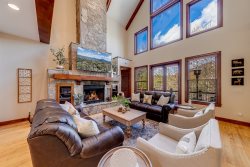 Golden Ridge Lodge - Luxury Mountain Escape in Helen, GA  5BR/6BA on 2 Private Acres