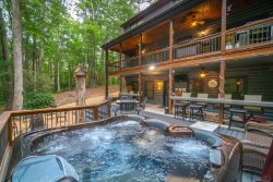 Big Timber Lodge - Upscale mountain retreat with hot tub on a beautiful pond with gated privacy
