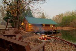 Knott's Landing - One-of-a-kind floating water cabin, 15 minutes from downtown Helen