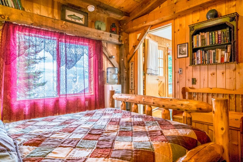 Amazing Grace Cabin Lake Superior Grand Marais, MN Cascade