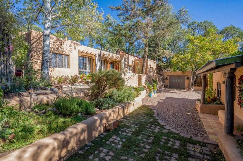 Casa Lobato | Casas de Santa Fe | Vacation Rentals in Santa Fe New Mexico