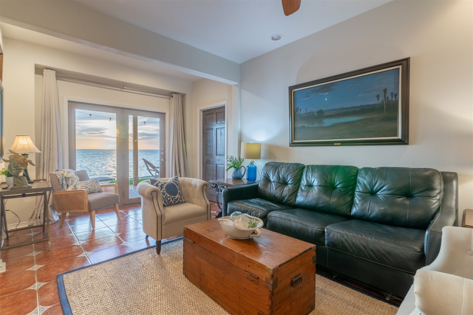 TERRACOTTA VILLA Luxury Waterfront with hot tub Bayside Island